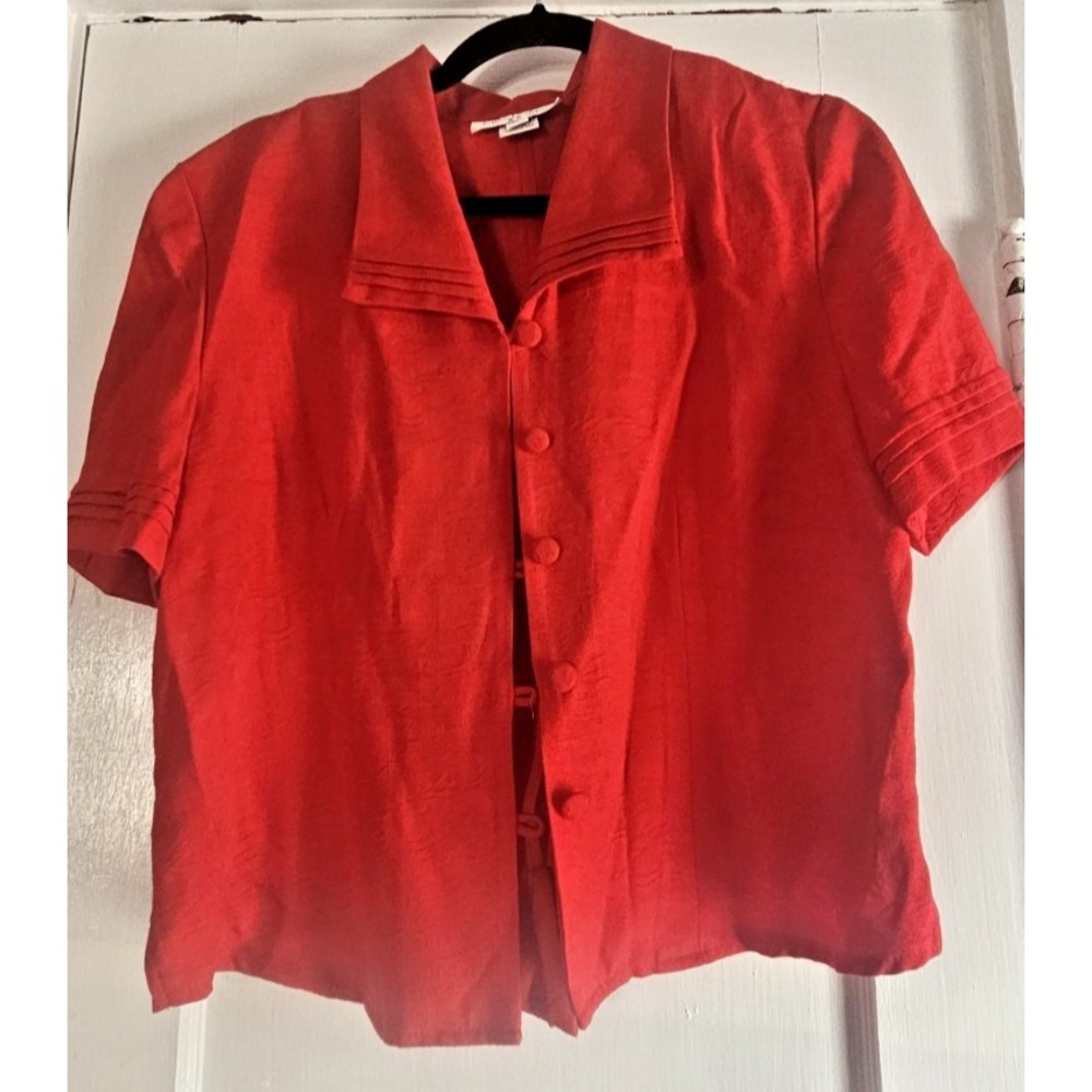 Vintage MISS DORBY womens 10 buttoned Rayon blouse pleated collar sleeve RED